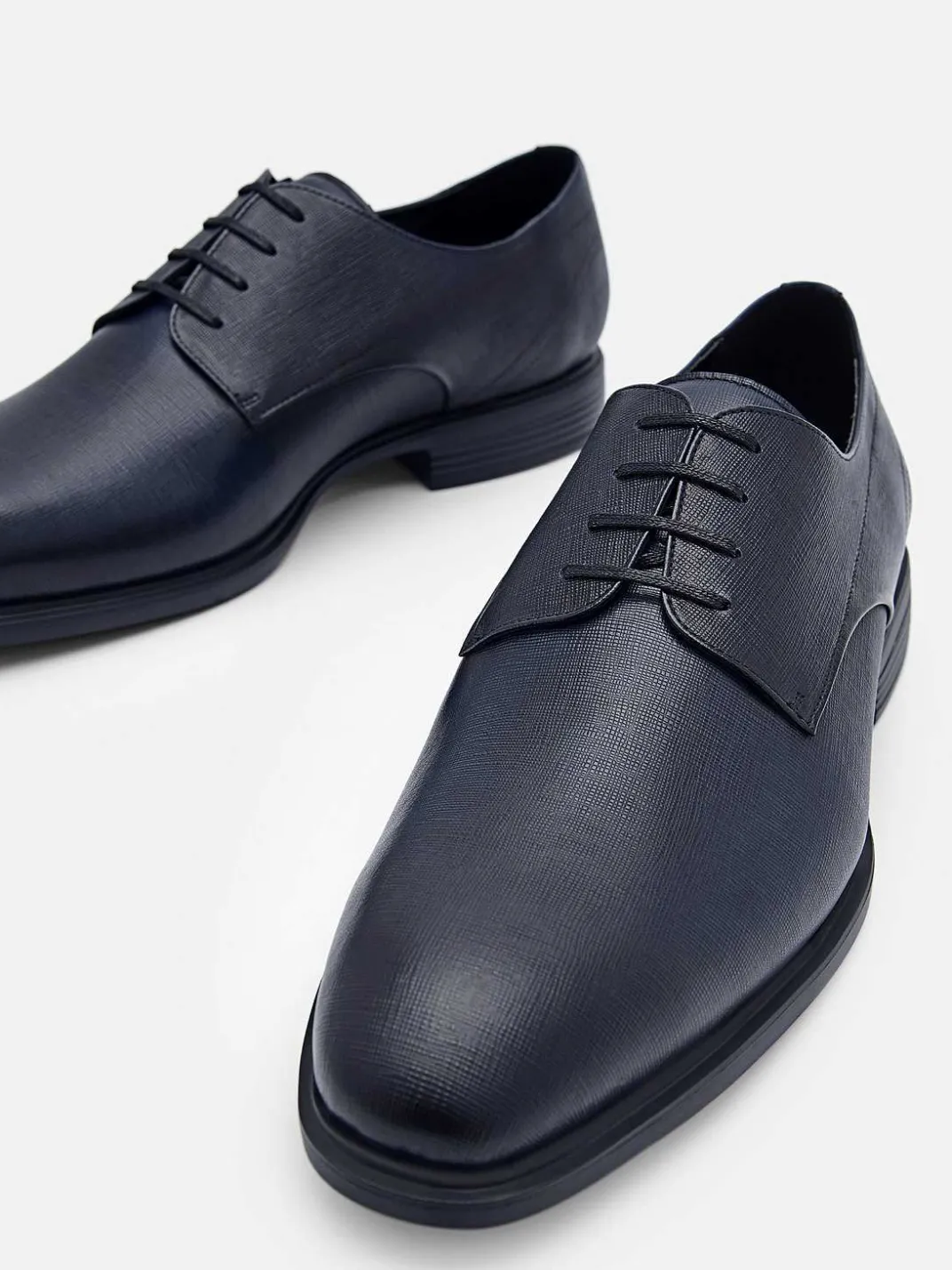 Altitude Lightweight Leather Derby Shoes<PEDRO New