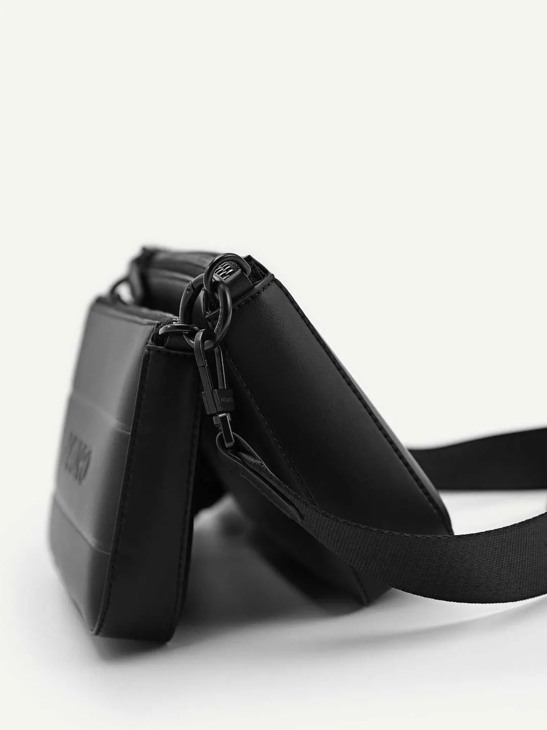 Frank Sling Bag With Earphone Holder<PEDRO Hot