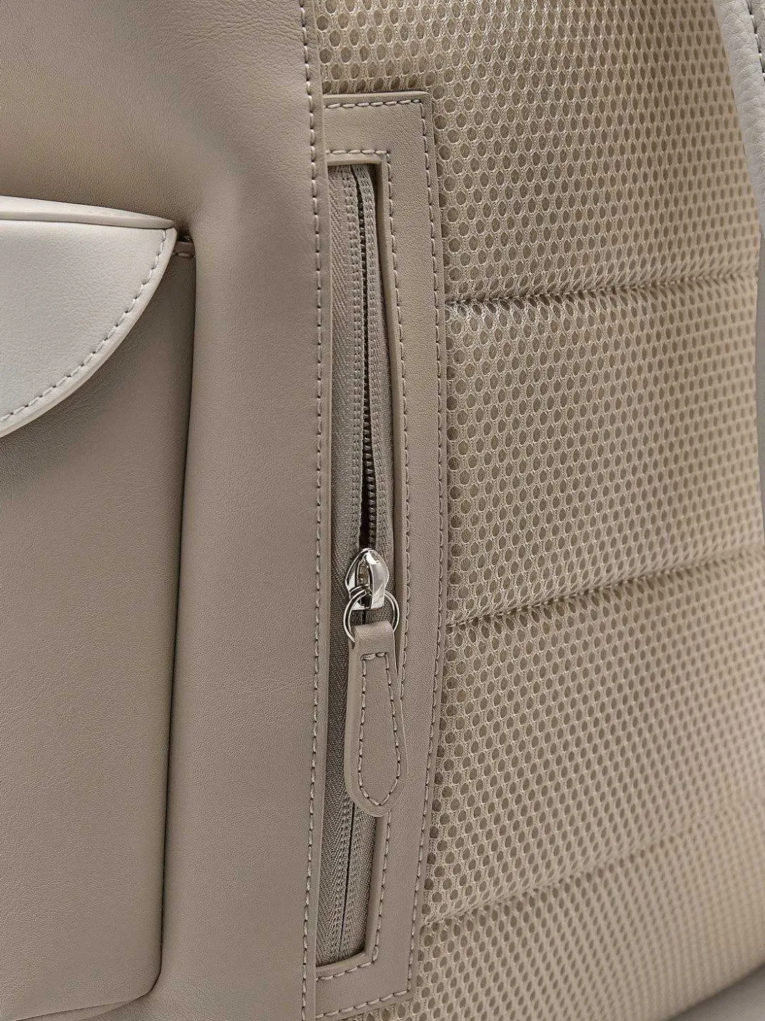 Jones Backpack<PEDRO New