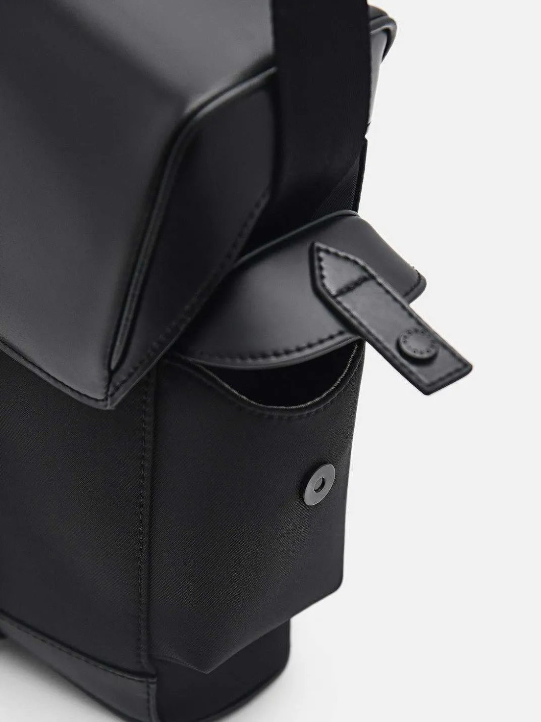 Jones Nylon Messenger Bag<PEDRO Best