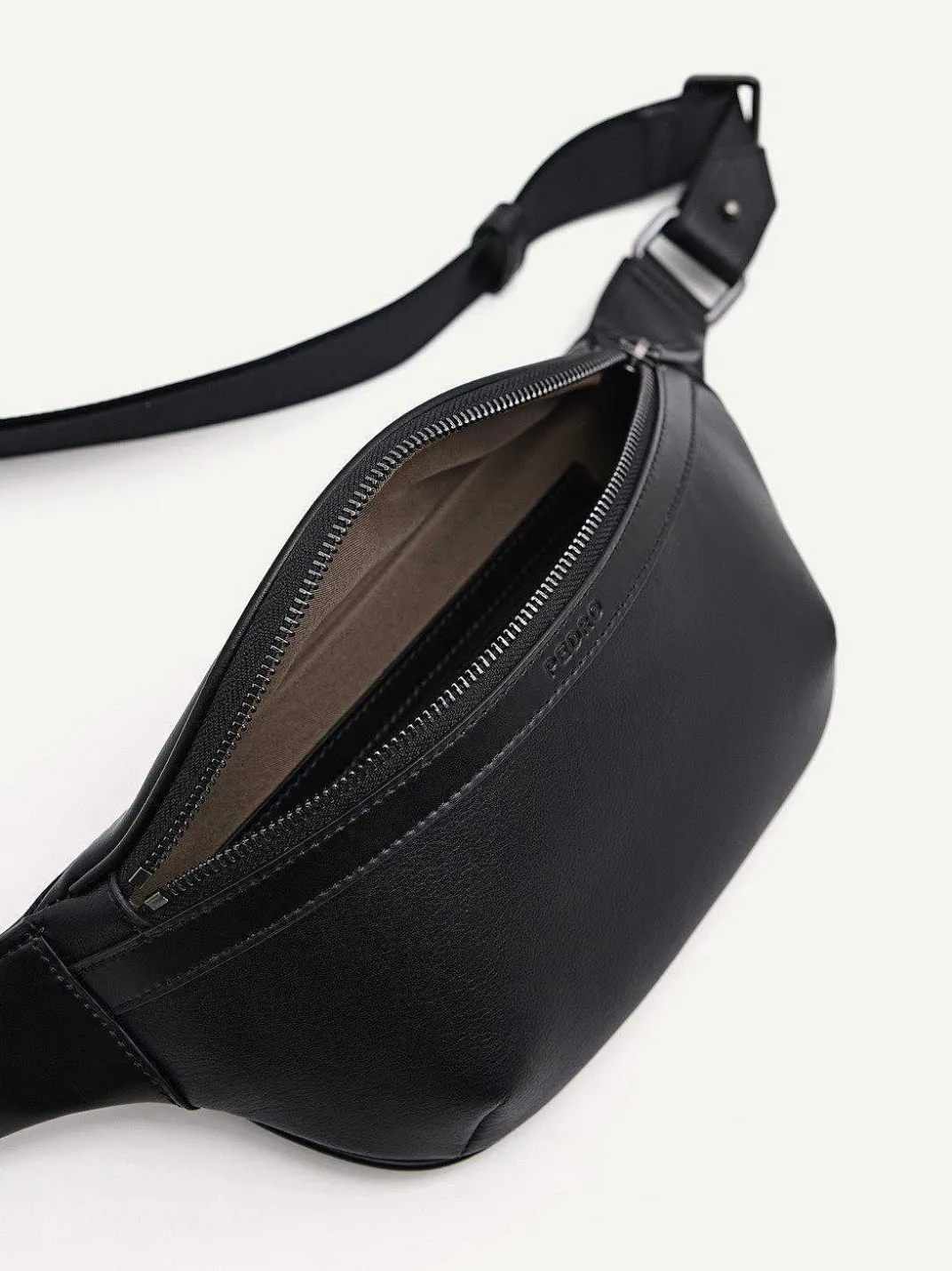 Monochrome Sling Pouch<PEDRO Online