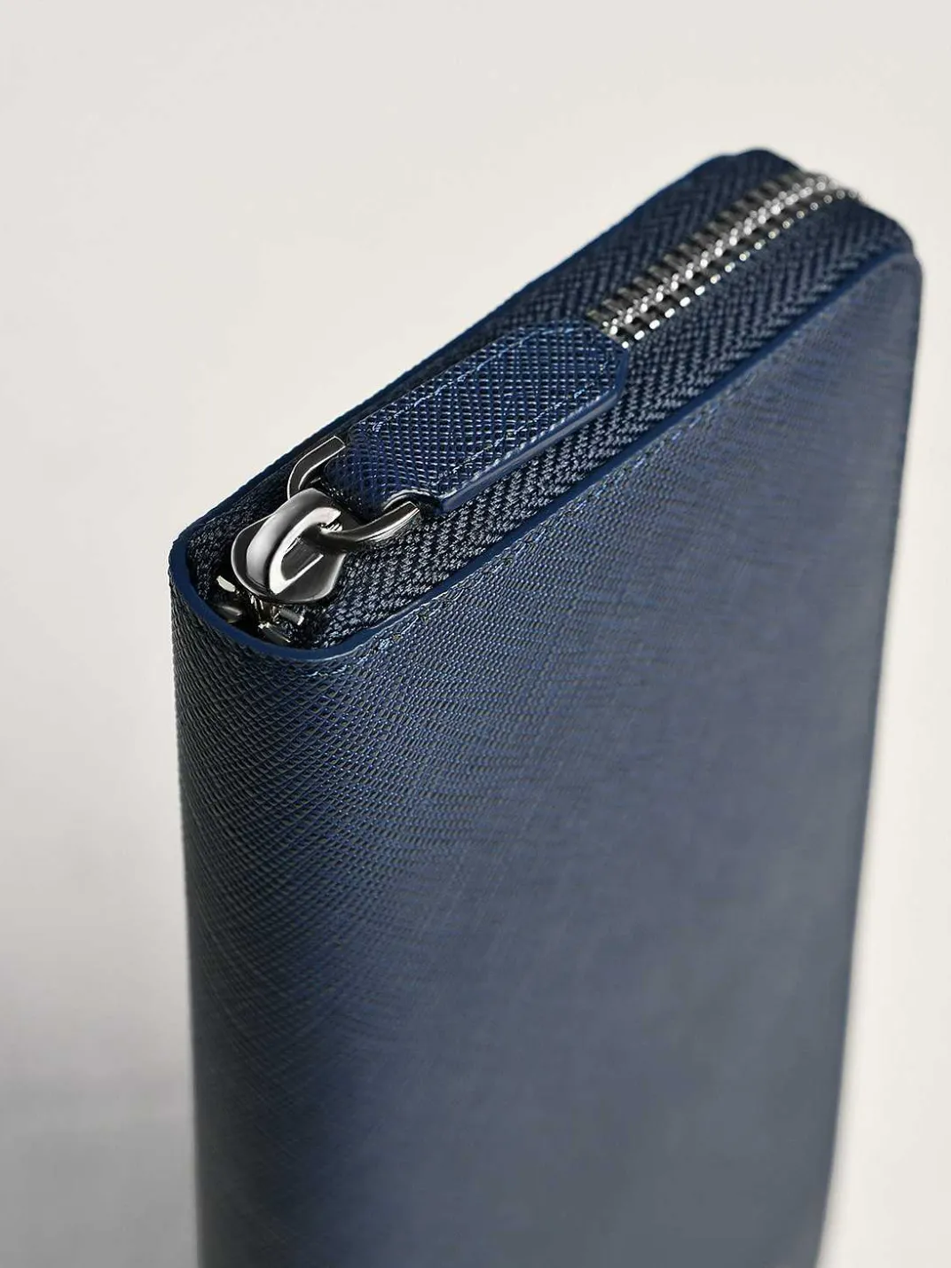 Oliver Embossed Leather Zip-Around Wallet<PEDRO Sale