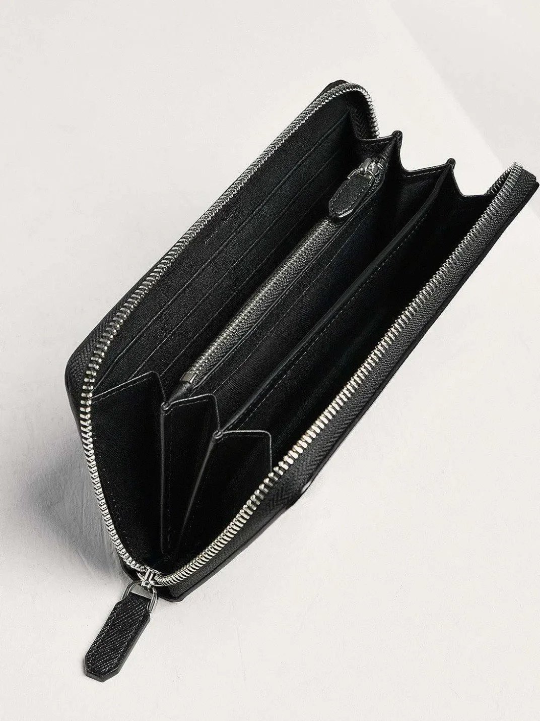 Oliver Embossed Leather Zip-Around Wallet<PEDRO Online