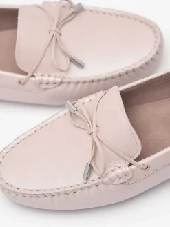 Pearlized Calf Leather Bow Driving Shoes<PEDRO Sale