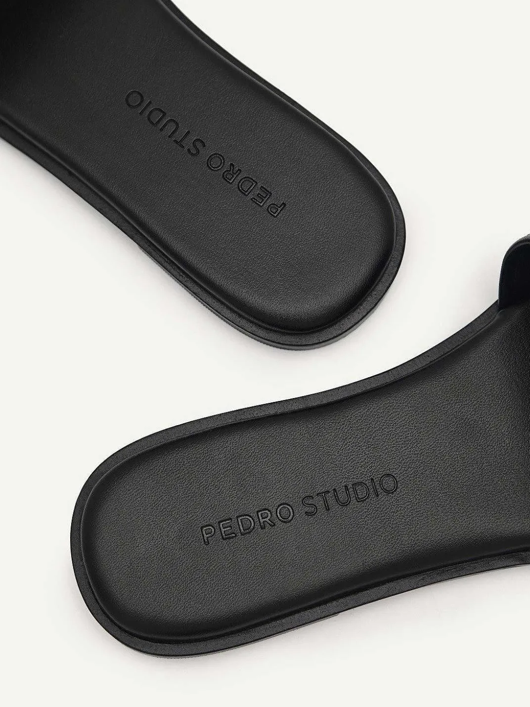 Studio Jeanne Flats<PEDRO