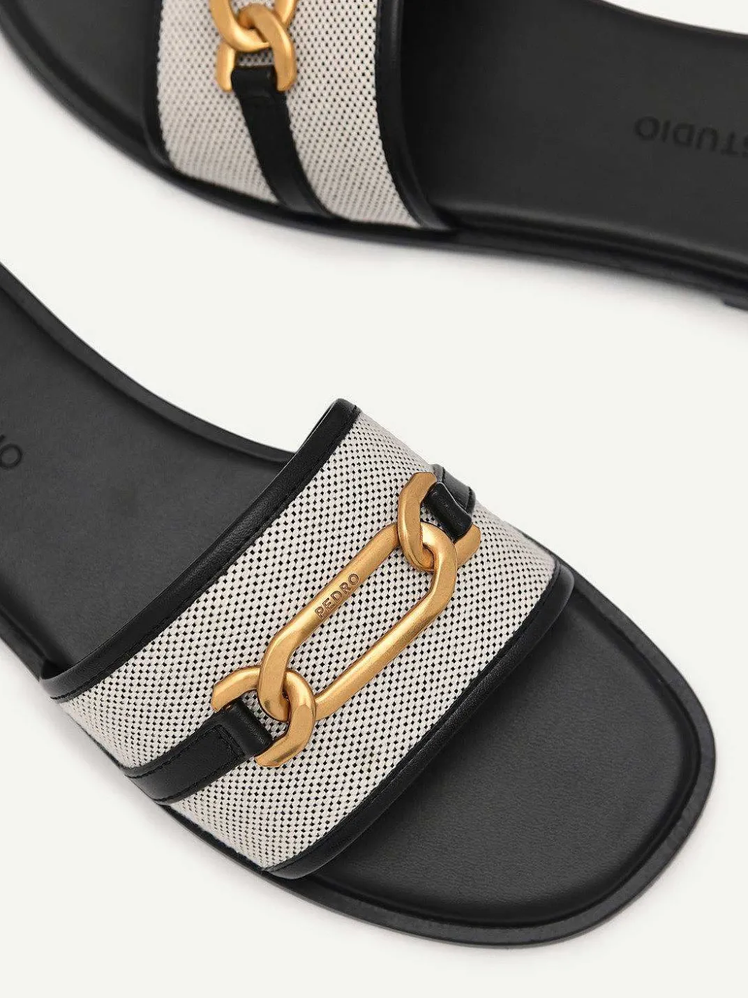 Studio Jeanne Flats<PEDRO