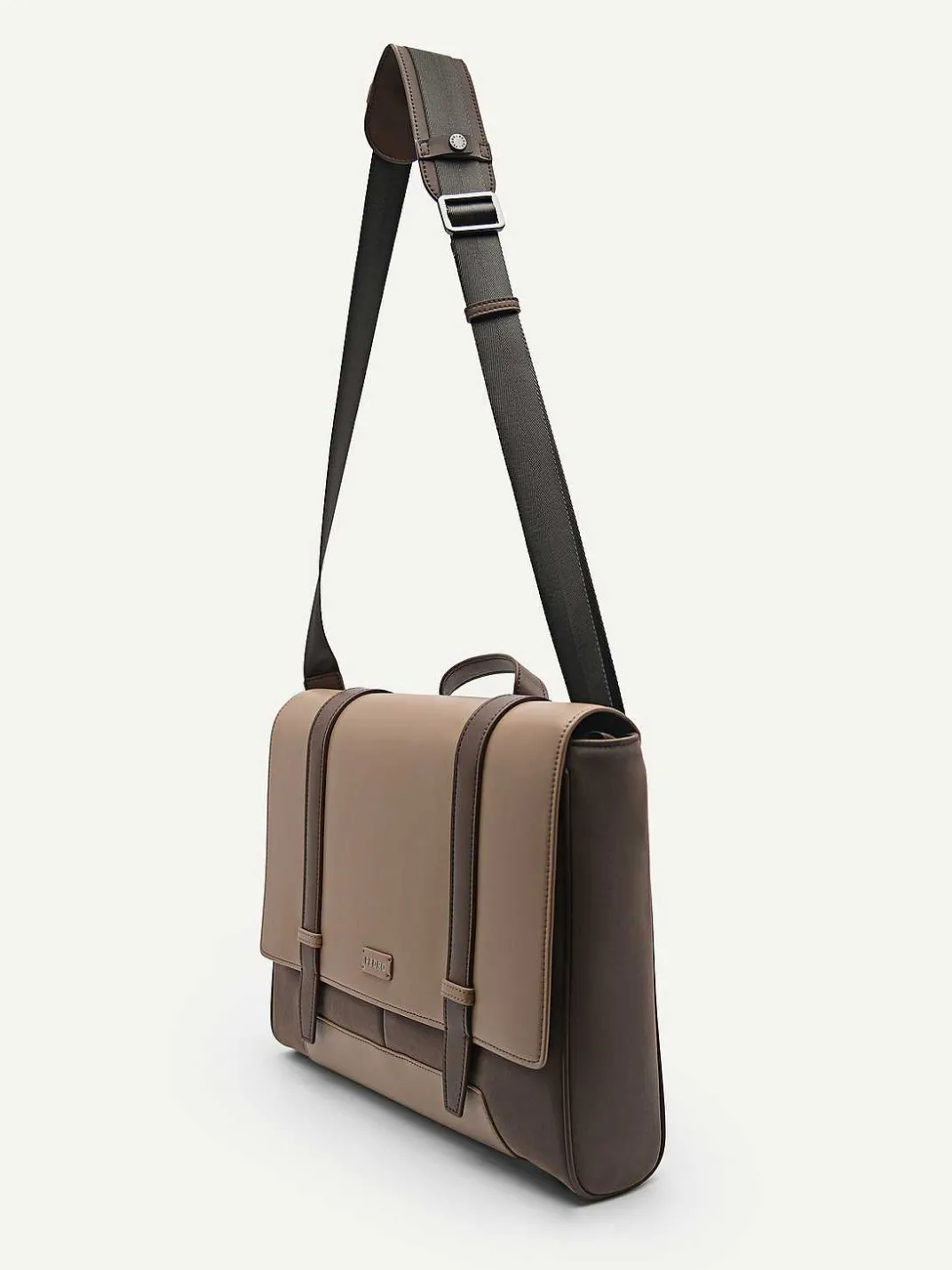 Rainier Messenger Bag<PEDRO